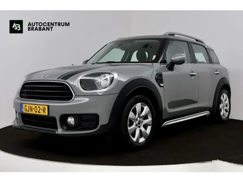 Mini Mini Countryman 1.5 Cooper (NAVIGATIE, DEALER ONDERHOUDEN, PDC, STOELVERWARMING)