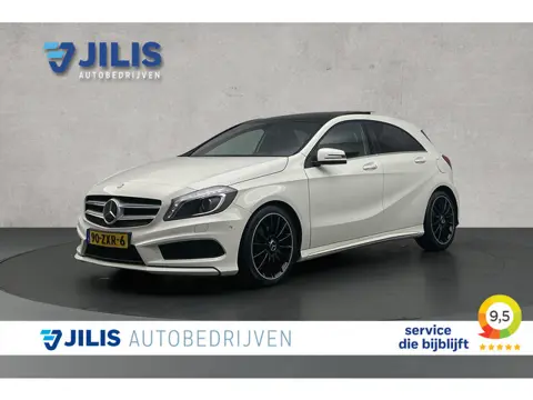 Mercedes-Benz A-Klasse 180 AMG-styling | Trekhaak | Panoramadak | Half lederen bekleding | Parkeerse