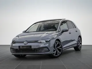 Volkswagen Golf 1.5 eTSI Style Pano LED Trekhaak Leder 18''