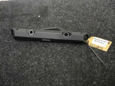 RECHTER KOFFERBEUGEL Yamaha MT 07 Tracer 2016 - 2018
