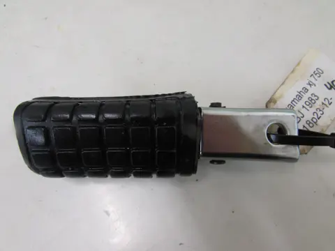 VOETSTEUN LINKS Yamaha XJ 750 1982 - 1984