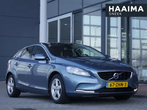 Volvo V40 1.6 T3 Momentum | 150 PK | Panorama dak | Achteruitrijcamera | Trekhaak | Navigatie | Clim