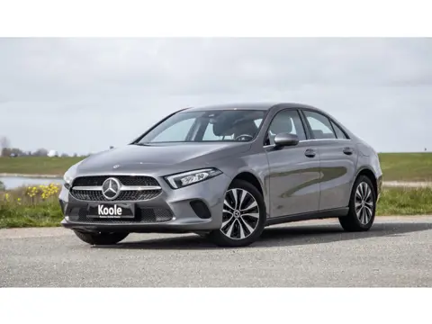 Mercedes-Benz A-klasse 250 e Business Line CARPLAY / LEER / CAMERA / CRUISE CONTROLE / DEALER ONDERH