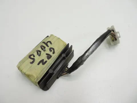SPANNINGSREGELAAR Kawasaki GPZ 400 1989 - 1994