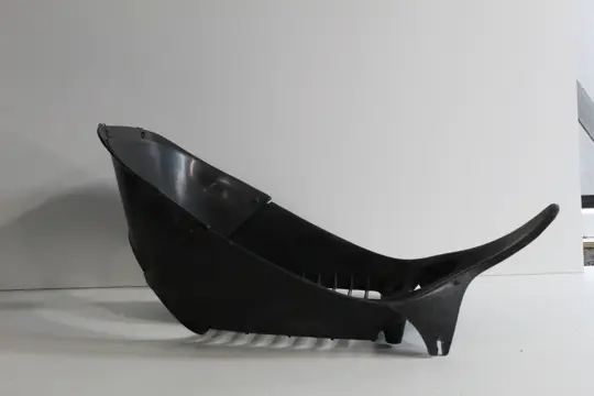 Cowl V shape under Aprilia RS 125 1992 - 1995