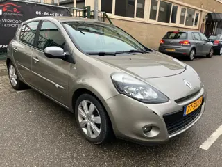 Renault Clio 1.6 Night & Day 5- deurs Automaat