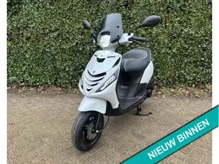 Piaggio Zip SP Pearle White GTI Alpha Matrix 45km E5 BETAAL met in3