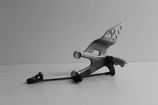 Main step holder left Yamaha YZF R 125 2008 - 2014