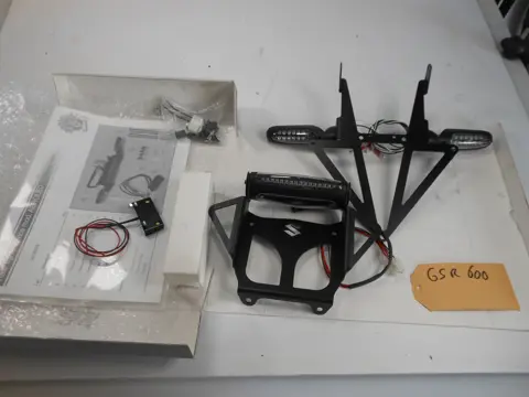 KENTEKENPLAATHOUDER Suzuki GSR 600 2006 - 2009