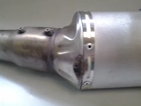 UITLAAT Aprilia RSV 1000 2001 - 2003 / 2004 - 2005