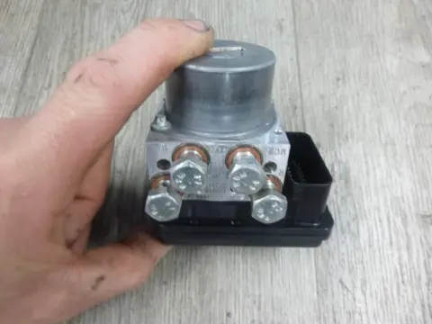 ABS POMP KTM RC 390 2015 - 2019