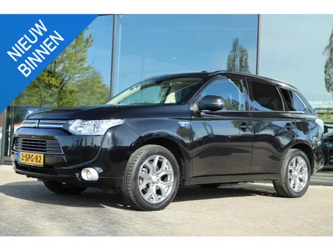 Mitsubishi Outlander 2.0 PHEV instyle | SCHUIFDAK | LEDER | NAVI | CAMERA | KEY-LESS