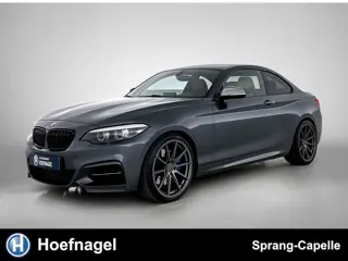 BMW 2-serie Coupé M240i xDrive High Executive | M Performance Uitlaat | 19 inch | Leder |