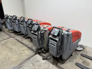 Hako Partij Schrobmachines 6 stuks B70 Bouwjaar 2022 2020 2019 2019 2014 2011 HL1222