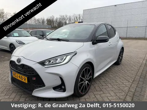 Toyota Yaris 1.5 Hybrid GR Sport Naviagtie | JBL Audio | Parkeersensoren | HUD | Apple Carplay/Andro