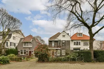 Woning aan de Meeuwenlaan te Amsterdam