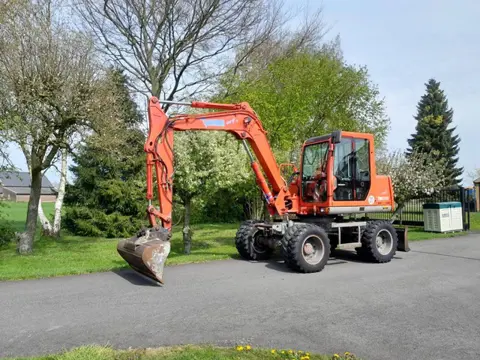 Takeuchi TB070 mobiele kraan graafmachine NL kenteken