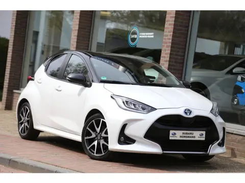 Toyota Yaris 1.5 Hybrid Executive Sport Bi-Tone Navi Carplay LED Camera