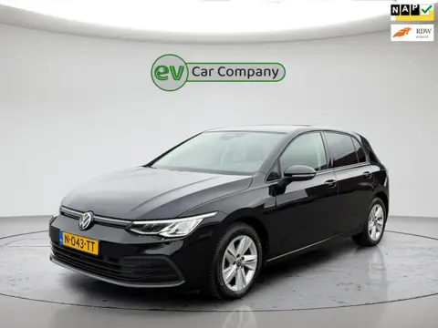 Volkswagen Golf 1.0 eTSI Life | Automaat | Adapt. Cruise | Camera | CarPlay | Parkeersensoren | 1e E