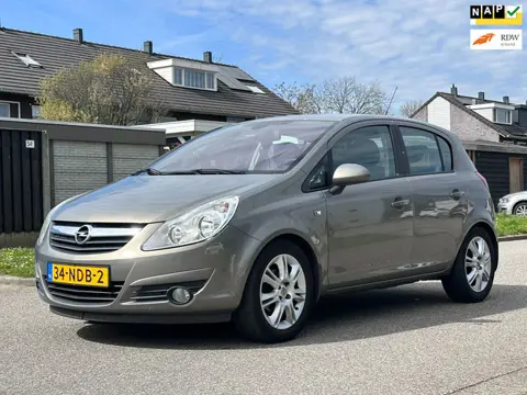Opel Corsa 1.4-16V Cosmo 1e Eigenaar*Cruise*Clima*Trekhaak*NAP*Parkeersensoren*Half leder*LM velgen*