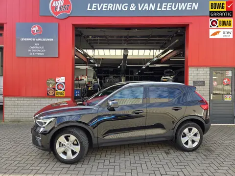 Volvo XC40 2.0 B3 Essential Edition Automaat/ Wegklapbare trekhaak/ Stoel en stuurverwarming/ Parkee