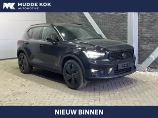 Volvo XC40 B4 Ultra Black Edition | Panoramadak | Trekhaak | 360° Camera | ACC | Stoel+Stuurverwarmi