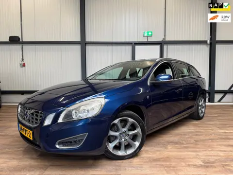 Volvo V60 1.6 T3 Ocean Race / LEDER / NAVI / CRUISE / Stoelverwarming /