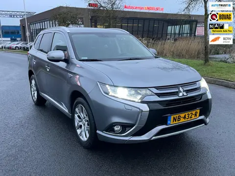 Mitsubishi Outlander 2.0 PHEV Pure, Aut, Cam, Keyless, Carplay, 1e eig afk, Geen import, Nap, Volled