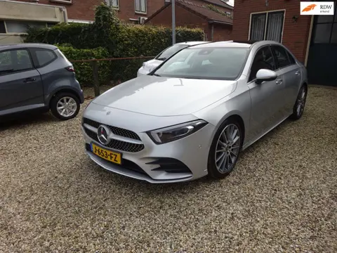 Mercedes-Benz A-klasse 200 Launch Edition Premium AMG Line Panorama dak, Navigatie, Climate controle