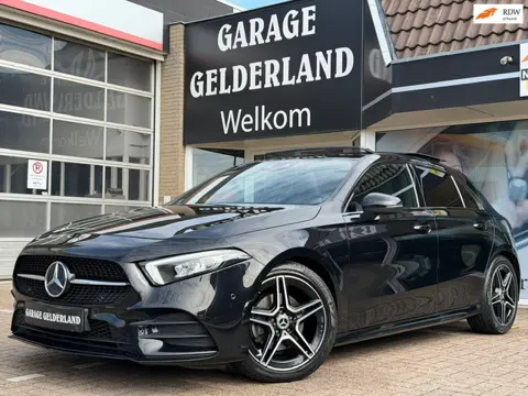 Mercedes-Benz A-klasse 180 AMG Night Upgrade | Pano | Leder/Alcantara | Digit.Cockpit | Apple/Androi