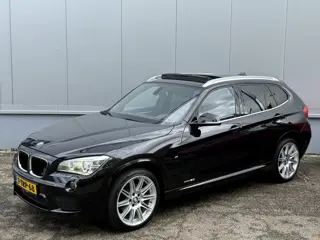 BMW X1 sDrive20i High Executive M-Sport Aut. 184 PK Panodak 19 Inch Camera Vol Leder Xenon Navi Prof