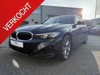 BMW 3-serie Touring 330e | Plug-in Hybride | Automatische uitklapbare Trekhaak | Stuurwielverwarming