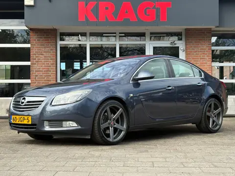 Opel Insignia Cosmo 2.0 T 220 pk AUTOMAAT - Xenon - Leder - Zeer snel!