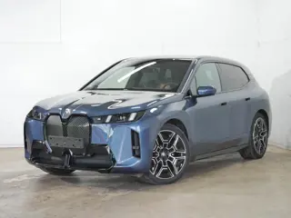 BMW iX xDrive45 101 kWh M-Sport | 22" | Driving Assistant Professional | trekhaak | Harman Kardon |