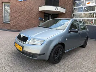 Skoda Fabia 1.4 Classic / bj.2002 / kleur: grijs / 5 deurs / airco /trekhaak / stereo / zuinig / APK