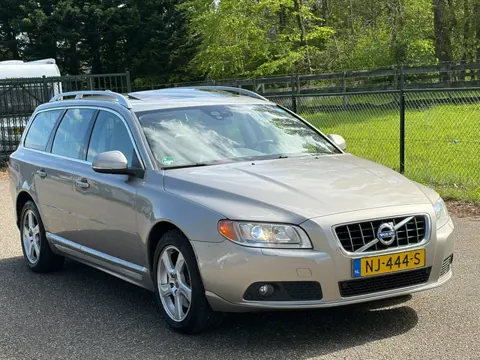 Volvo V70 2.0 D3 Summum /Xenon/Pano/Trekhaak/