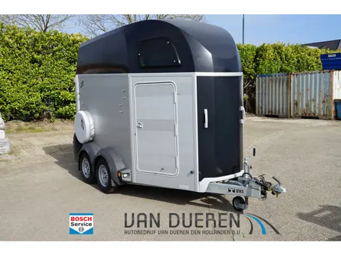 IFOR WILLIAMS HB 2 Paards, Zadelkamer (bj 2021)