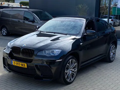 BMW X6 M XDrive 50i 408 PK High Executive NIEUWSTAAT MEMORY SOFT CLOSE APPLE CARPLAY CAMERA LEER