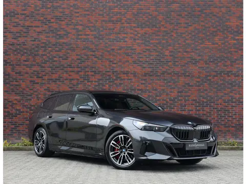 BMW 5 Serie Touring 550e xDrive | Trekhaak - M Sport Pro - Alcantara