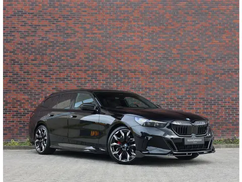 BMW 5 Serie Touring 550e xDrive | M Performance - Pano - Trekhaak