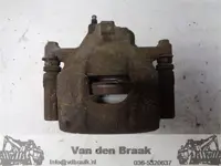 Peugeot 107 1.0 12V 2005-2014 Remklauw rechts voorzijde