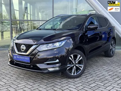 Nissan Qashqai 1.3 DIG-T N-Connecta 140pk Panoramadak / Trekhaak / 360 Camera