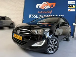 Hyundai I20 1.2i Go! / bj.2015 / kleur: zwart / 5 deurs / NAP met 104885 km.en APK tot 03/2027 / Air