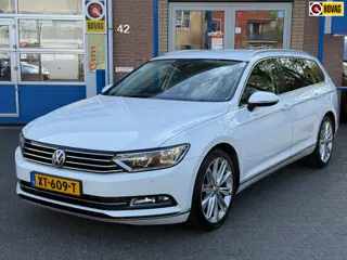 Volkswagen Passat Variant 1.4 TSI ACT Highline Business R | Trekhaak | Parkeersensoren V+A + Camera 