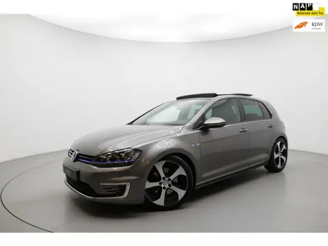 Volkswagen Golf 1.4 TSI GTE PANO CARPLAY SFEER PDC NAP