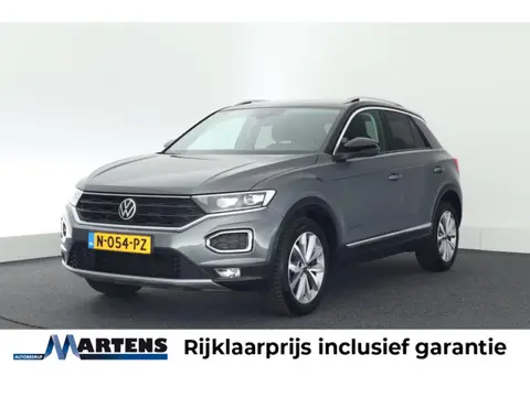 Volkswagen T-Roc 1.5 TSI 150pk DSG Style Trekhaak Camera Stoelverwarming Navigatie