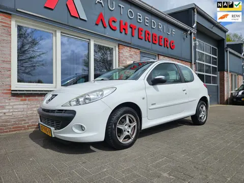 Peugeot 206 + 1.4 Millesim 200 Trekhaak! Cruise Control! Leuke Auto! Nieuwe Apk!