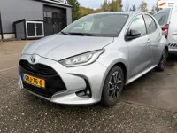 Toyota Yaris 1.5 Hybrid Executive stuur en stoelverwarm. half leer HUD vol