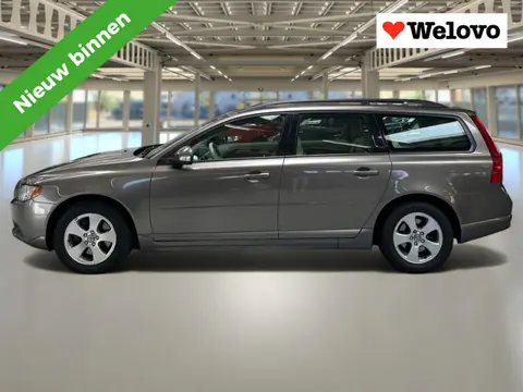 Volvo V70 2.5FT Momentum Incl. BTW, leder, trekhaak, electr. klep, verw. stoelen..