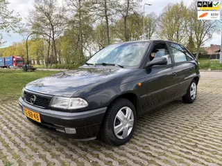 Opel Astra 1.6i-16V Edition